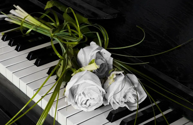Individuell gestaltete Trauerfeier mit Blumenschmuck